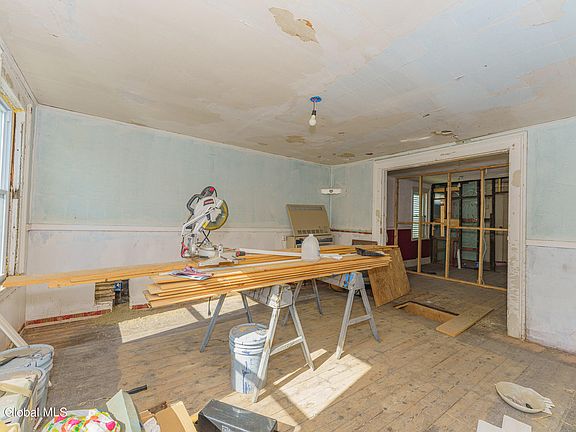 4th image of 33 James Street