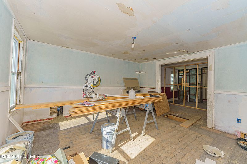 4th image of 33 James Street