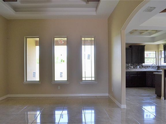 2nd image of 5216 N Huisache Ave