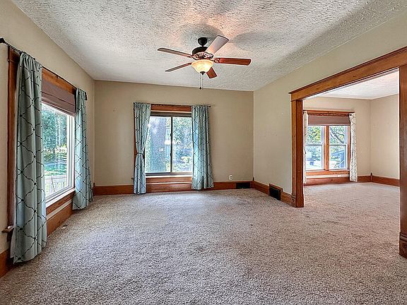 3rd image of 304 Country St