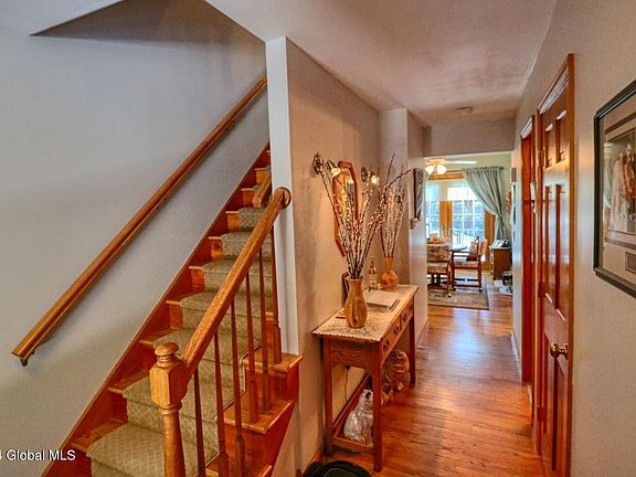 3rd image of 10 Chippewa Circle
