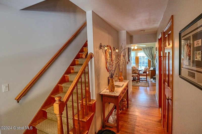 3rd image of 10 Chippewa Circle