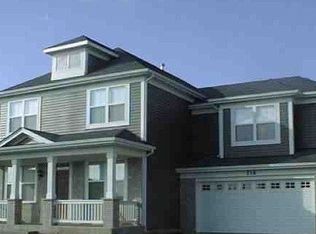 216 Valley View Dr, St Charles, IL 60175