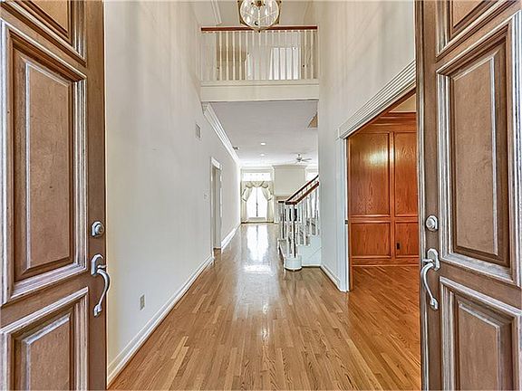 3rd image of 909 Ivy Parkway Dr
