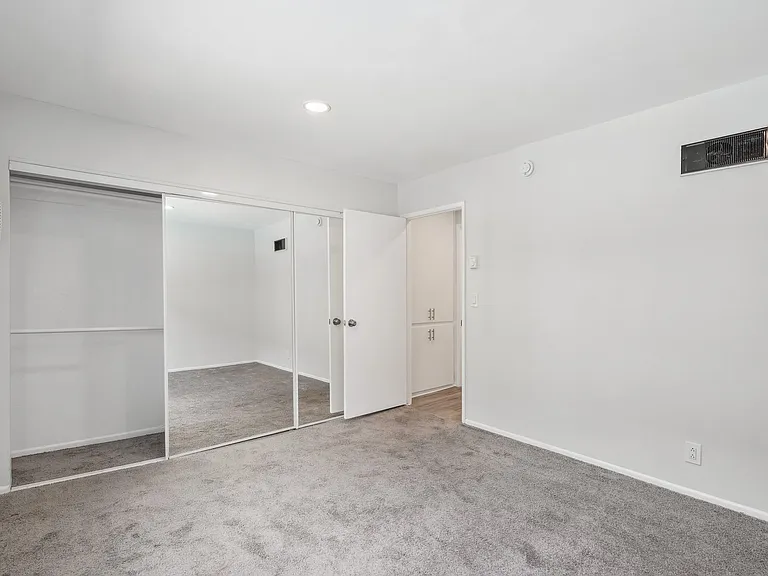 4444 Ensign Avenue — Photo 38