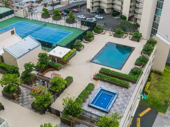 1717 Mott Smith Dr APT 707, Honolulu, HI 96822