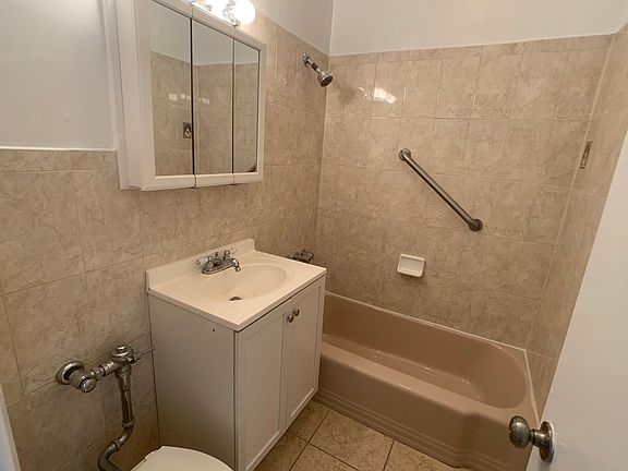 4th image of 287 Newkirk Ave #1