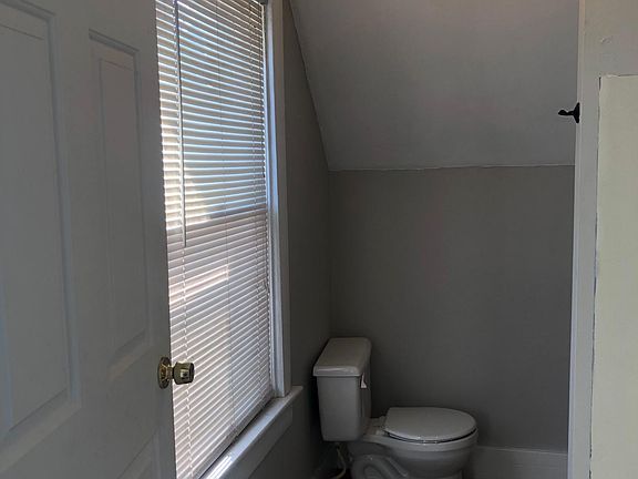 5th image of 123 N Oak St