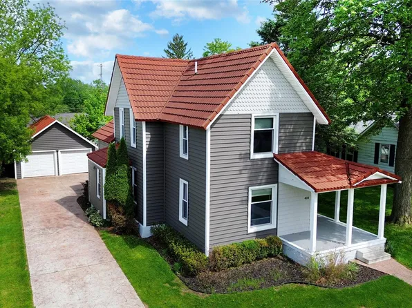 404 N Adelaide St, Fenton, MI 48430