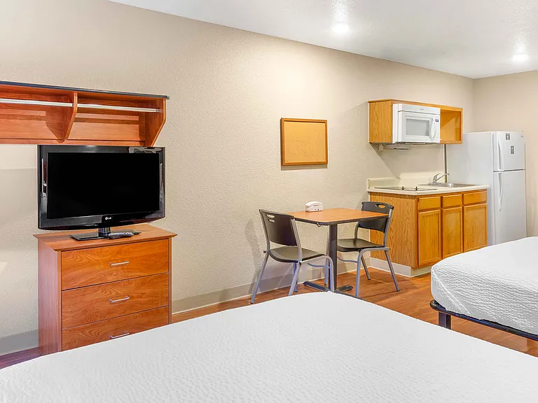 Deluxe Studio - 1 Full Bed