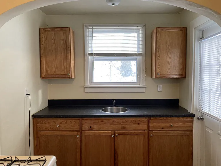 Beautiful One Bedroom in Swissvale!! — Photo 11