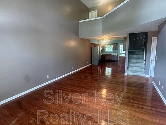 3rd image of 136 S Matlock Ave