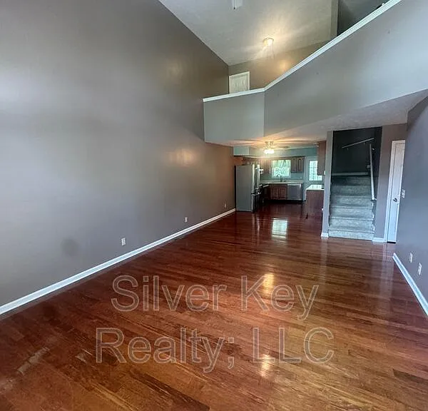 136 S Matlock Ave — Photo 3