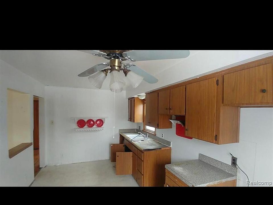 12645 Duchess St, photo 3