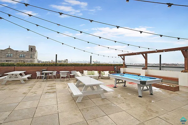 Rented by EXR | media 40