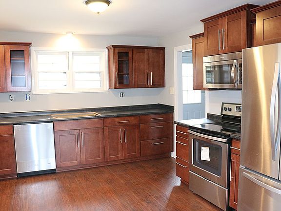 4th image of 1546 Evans Ave