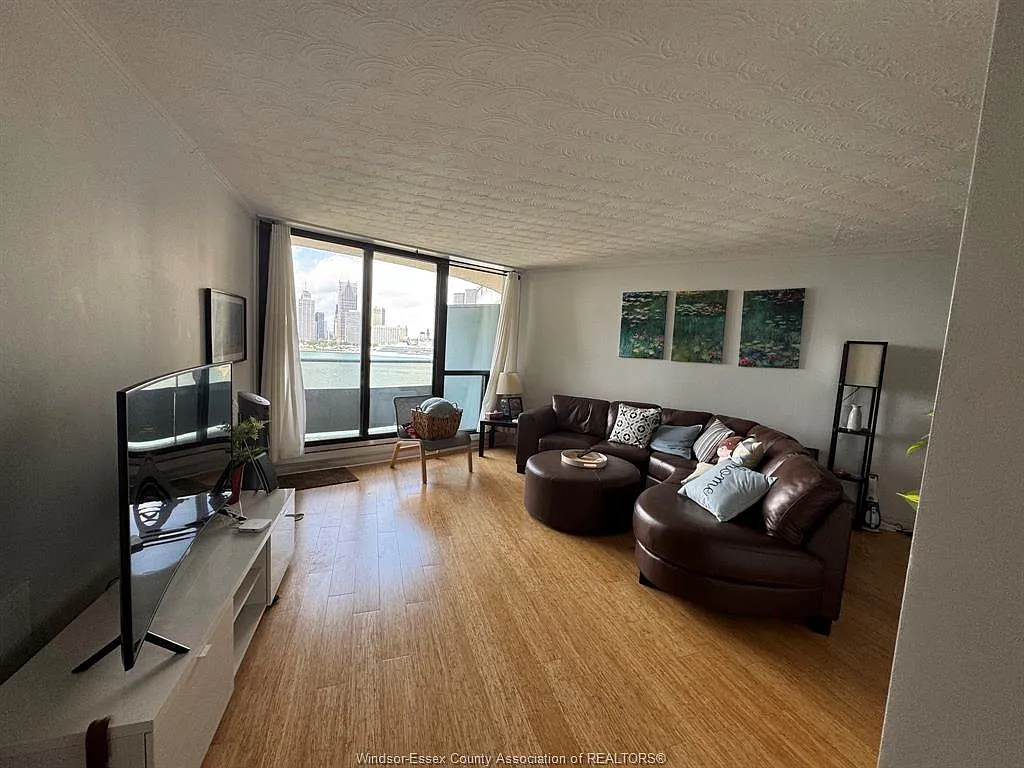 1 bed, 1.0 bath, 746 sqft, $1,950 — Photo 3