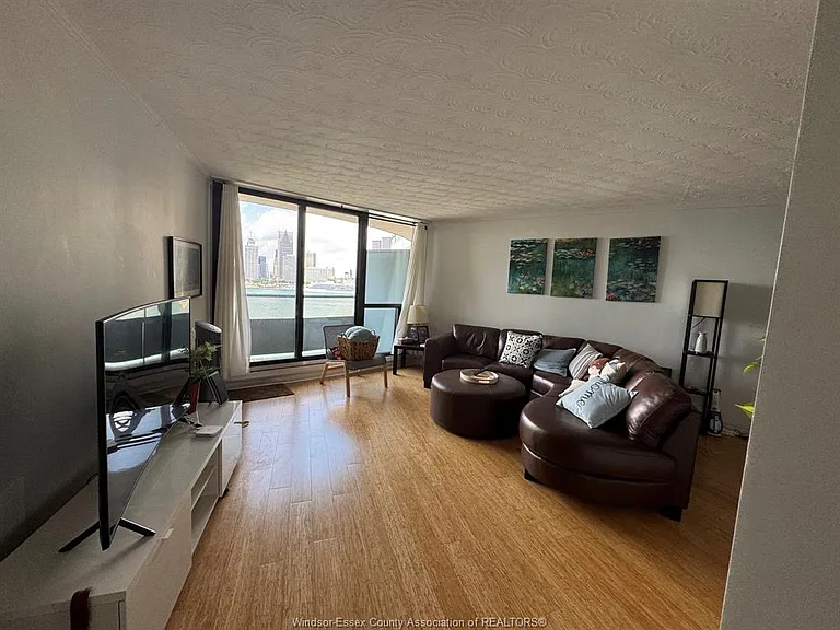 111 Riverside Dr E #1105 — Photo 3