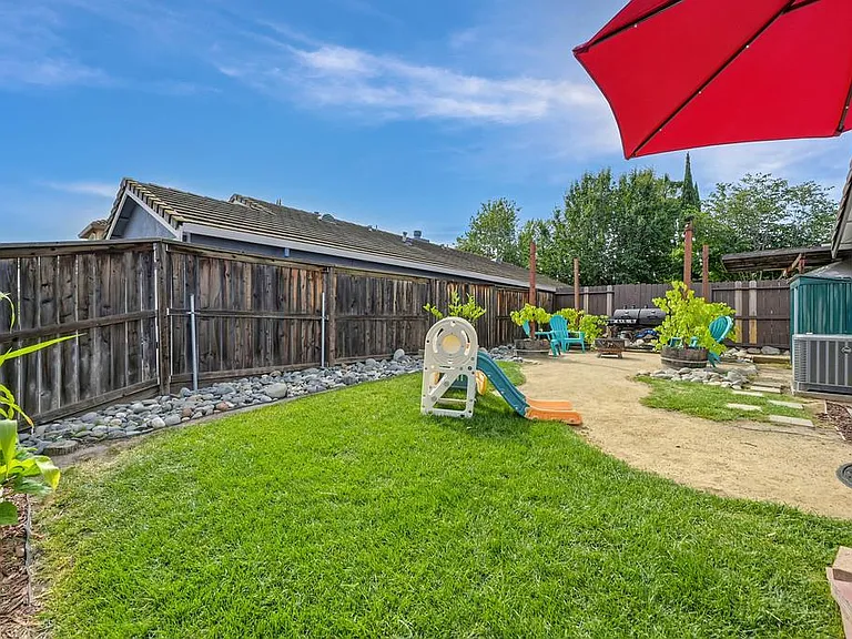 201 Stavros Ct — Photo 31