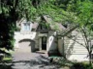 2 W Cherry Tree Ln, Sparta, NJ 07871