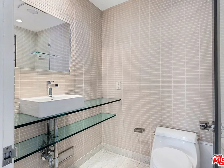 7250 Franklin Ave #1207 — Photo 28