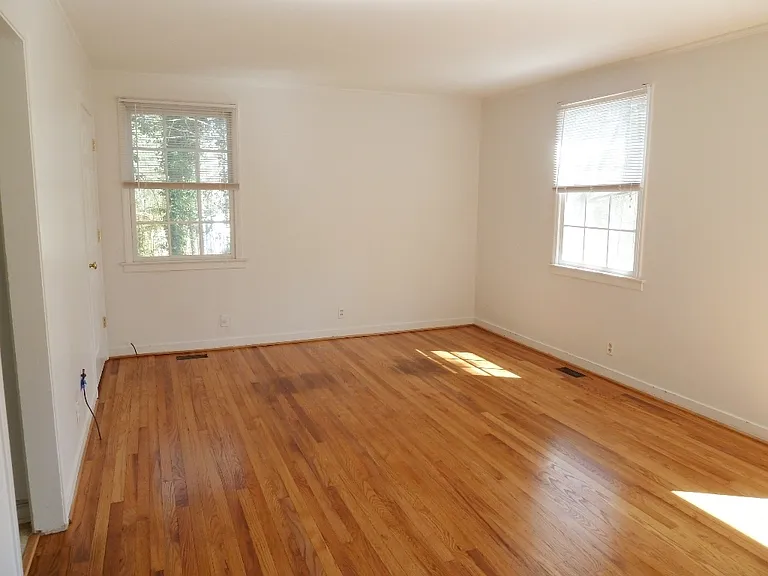 130 Barclay Rd — Photo 4