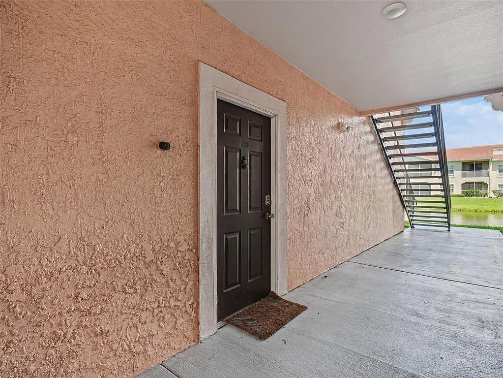 3 bed, 2.0 bath, 1280 sqft, $2,300 — Photo 4