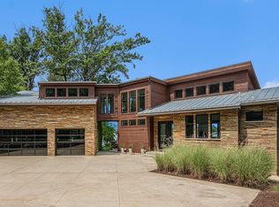 68448 Beechwood Dr, Dowagiac, MI 49047