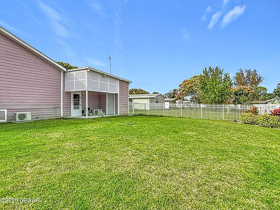 5th image of 766 Greenfield Dr