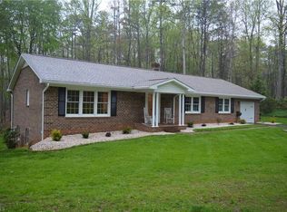 401 Old Hollow Rd, Pilot Mtn, NC 27041