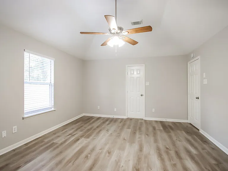 20914 Lake Park Trl — Photo 11