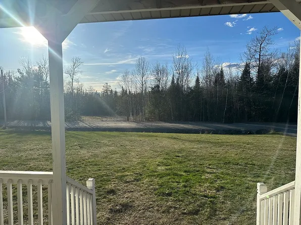 42 Winter St, Lincoln, ME 04457