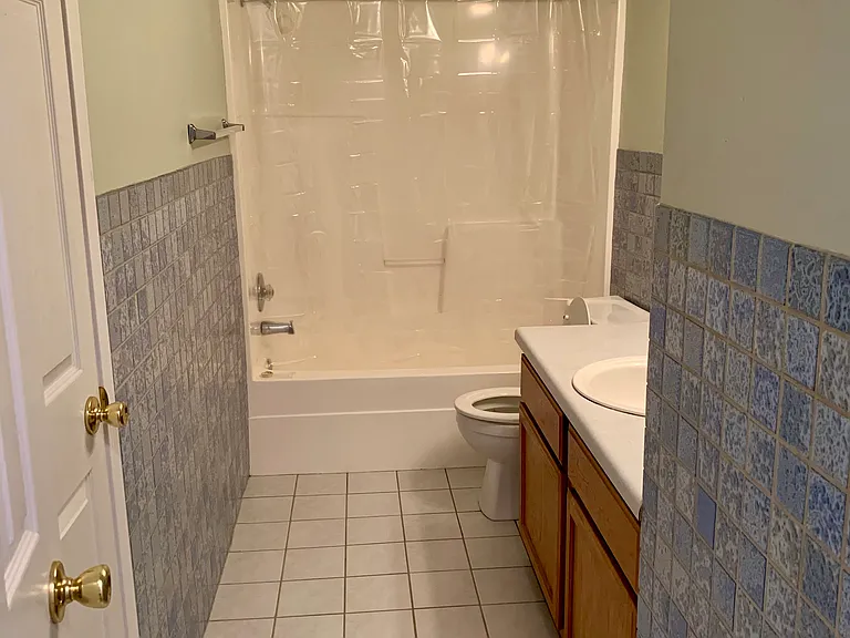 Bathroom (Hallway)