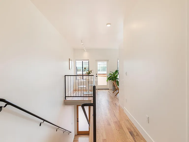 2531 Cincinnati St #2533.5 — Photo 2