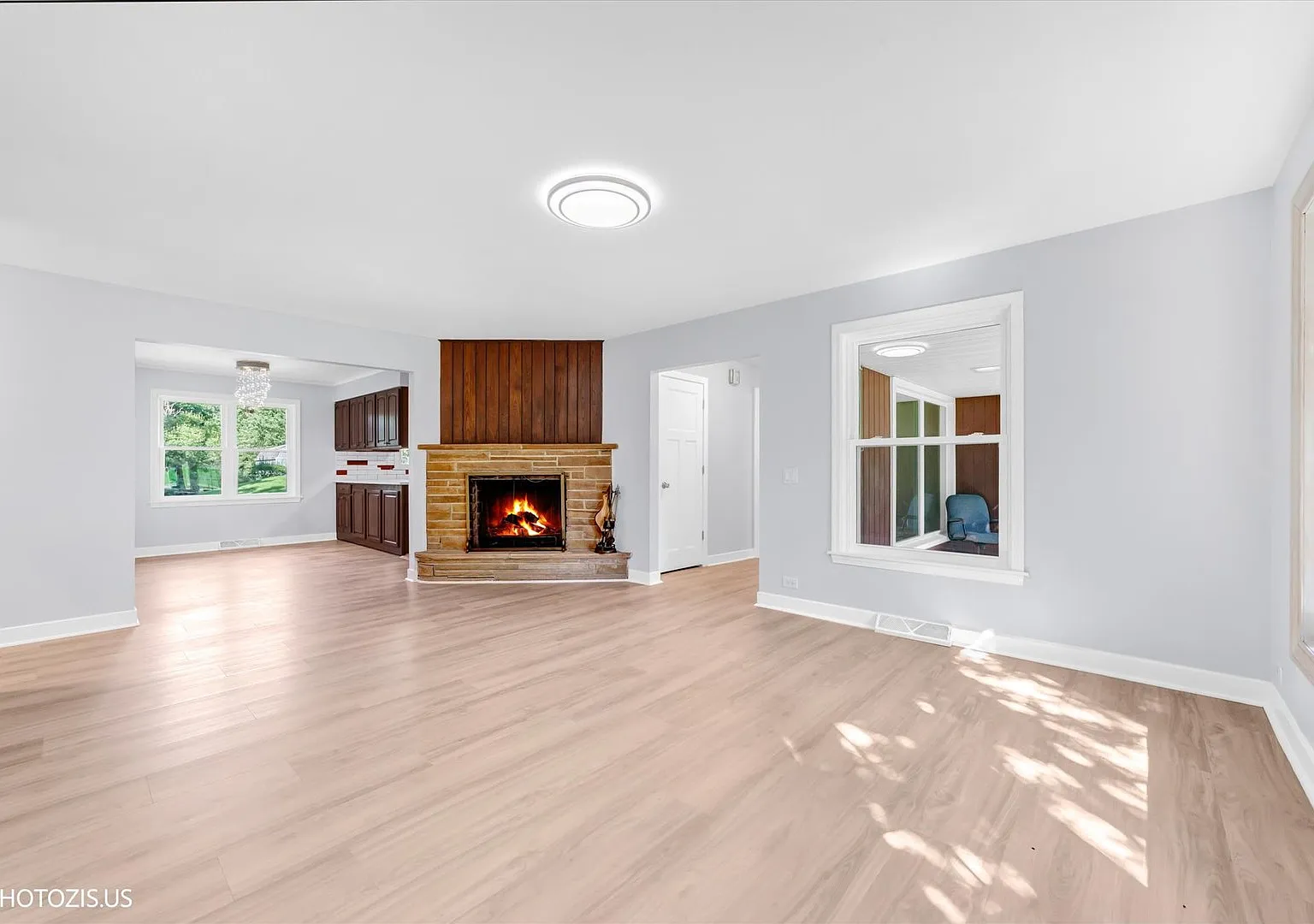 4 bed, 1961 sqft, $3,650 — Photo 4