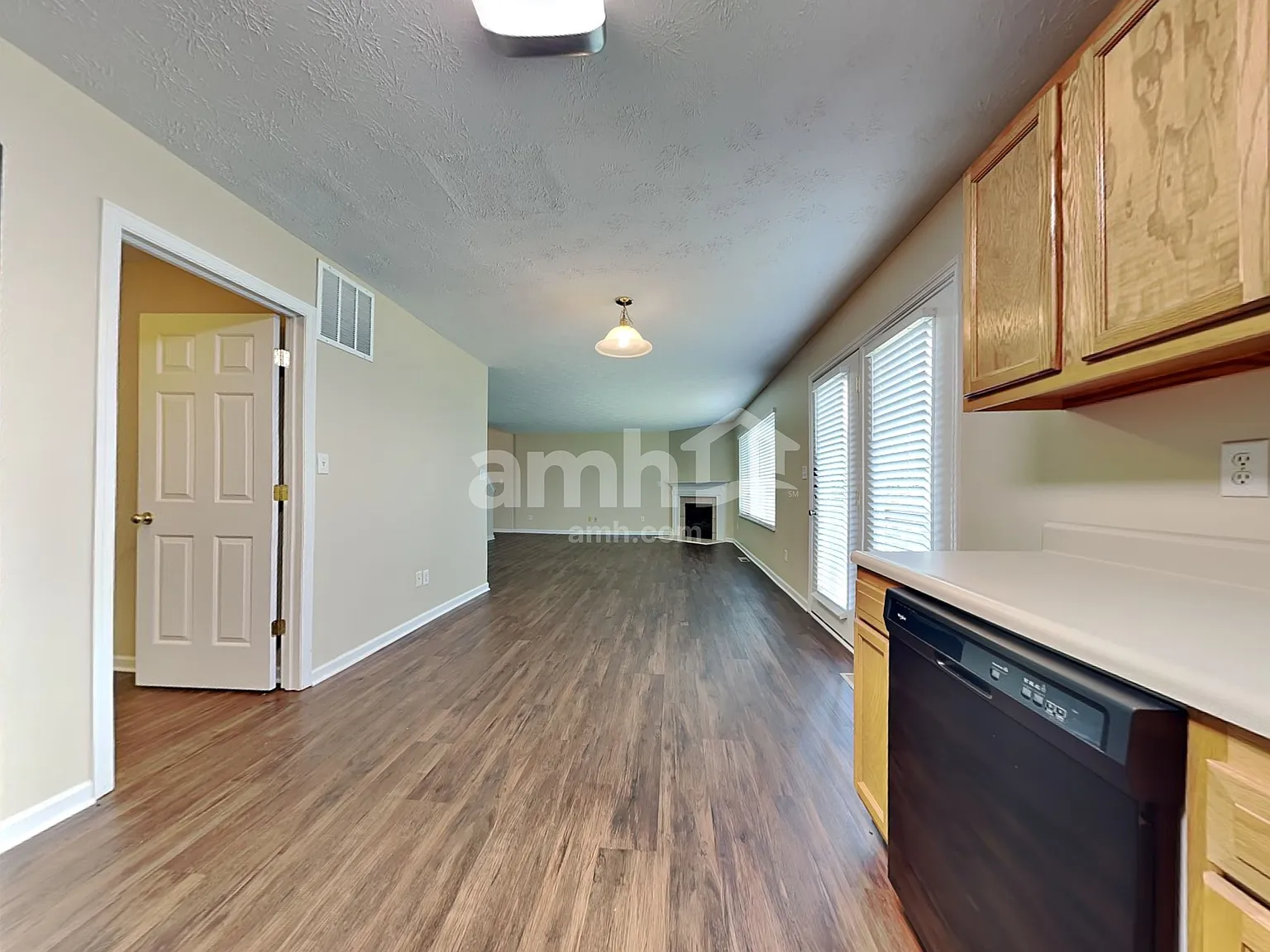 3 bed, 2.5 bath, 2126 sqft, $2,520 — Photo 4