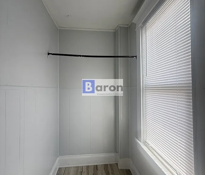 1866 Knox St — Photo 3