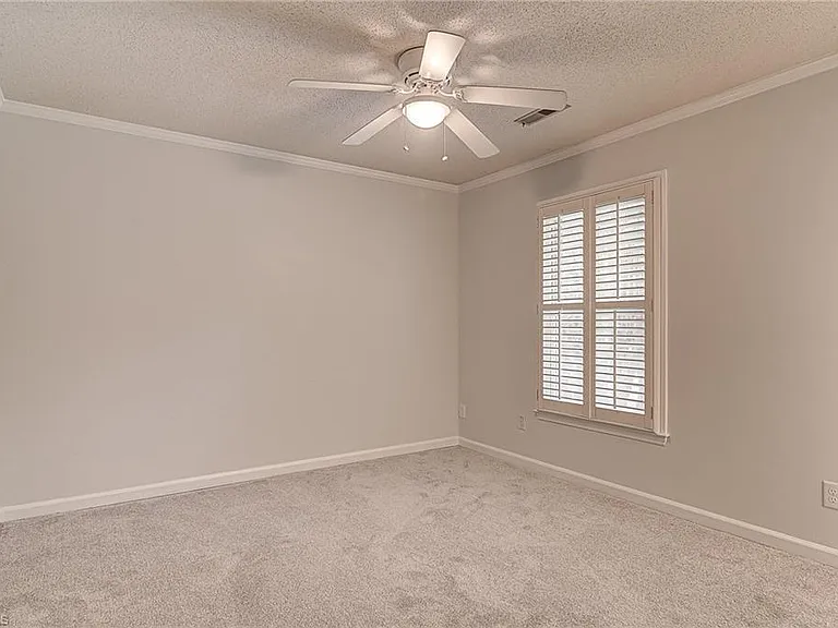 4635 Lawndale Dr — Photo 16