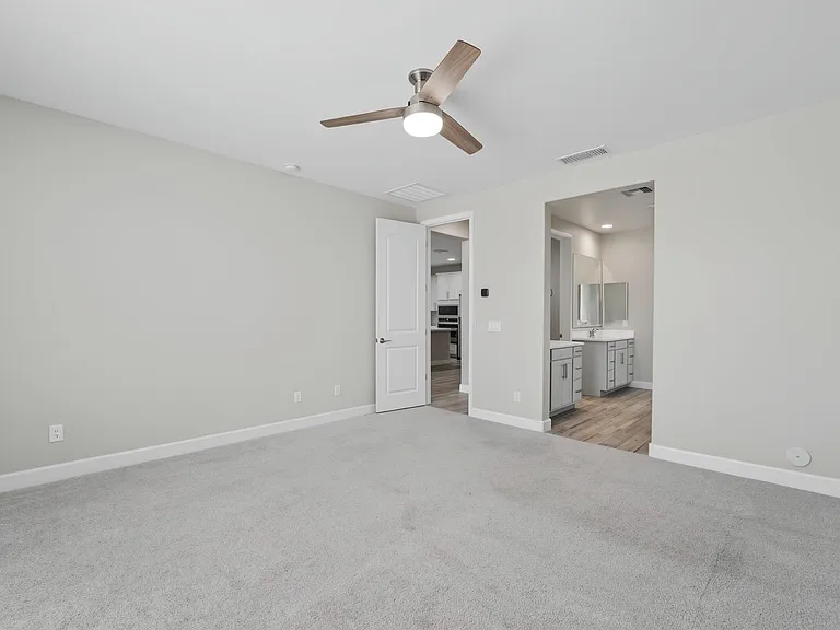 5140 N 181st Dr — Photo 32
