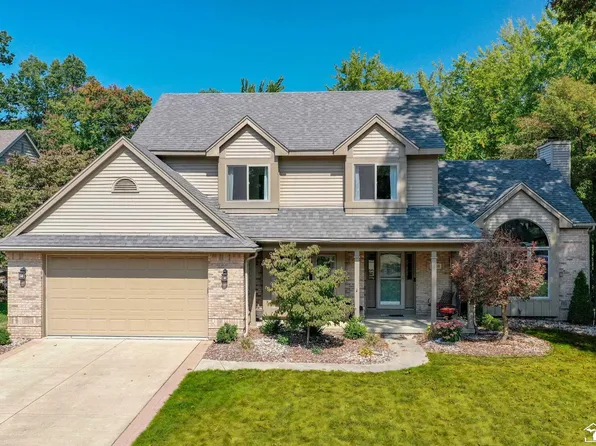 3388 Shadywood Dr, Lambertville, MI 48144