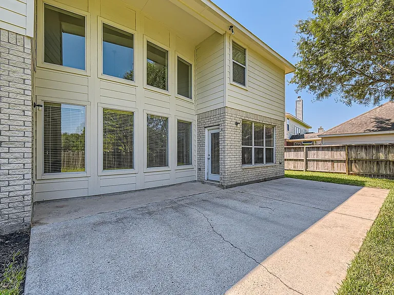 1907 Silver Brook Ln — Photo 26