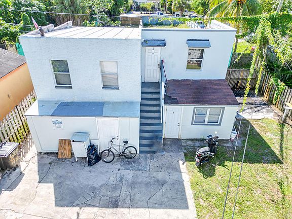 5th image of 618 32nd Street