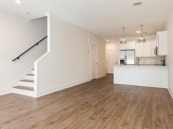 5th image of 411 Curtis St #A