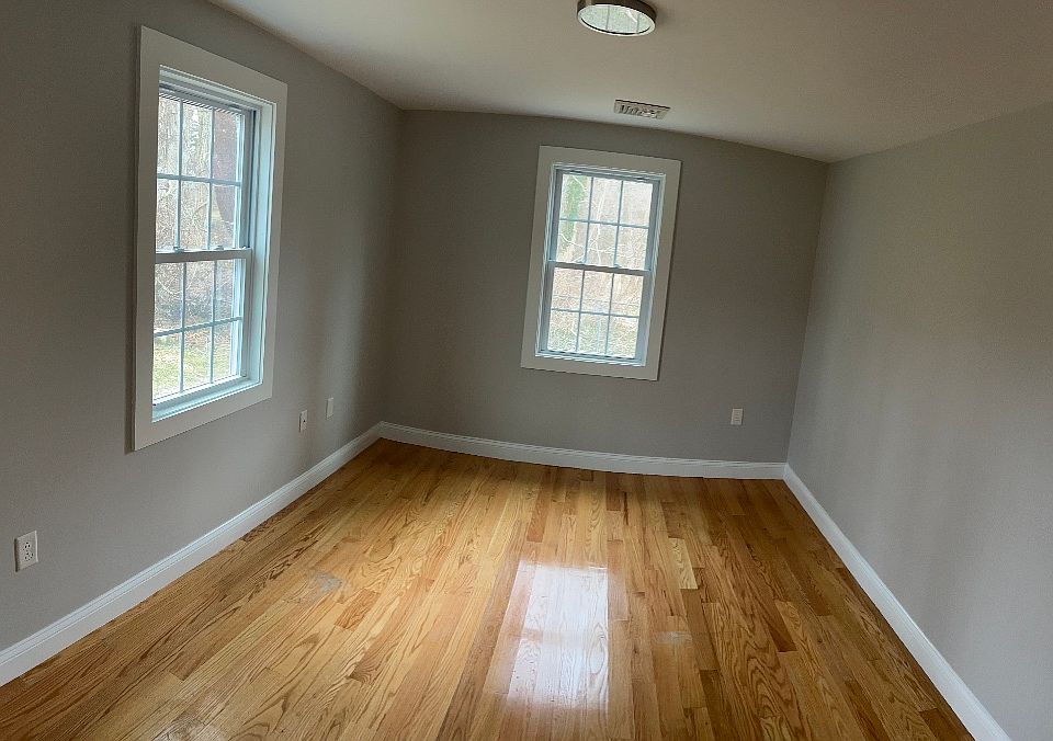 2nd image of 125 Main St #6