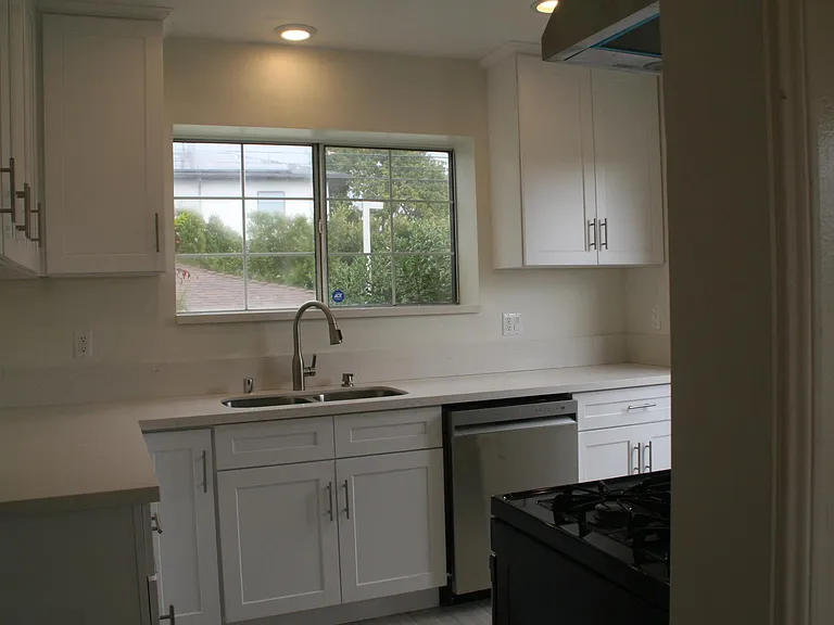 3292 Grand View Blvd — Photo 52