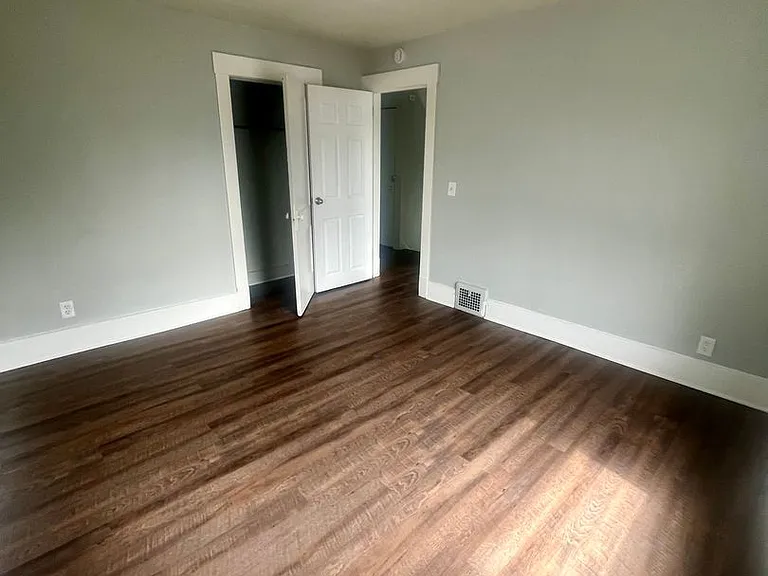 1621 Ohio Ave NE — Photo 5