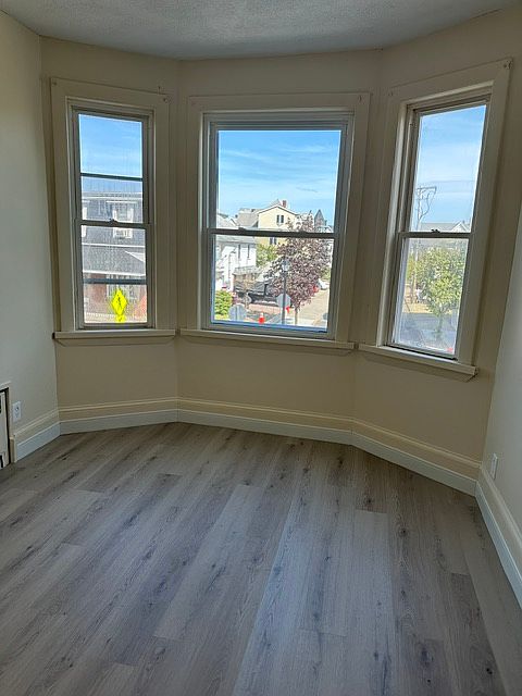 1st image of 62 Ferry St #3