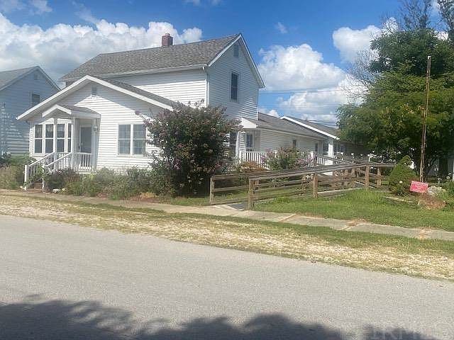 1st image of 1534 Parkinson St