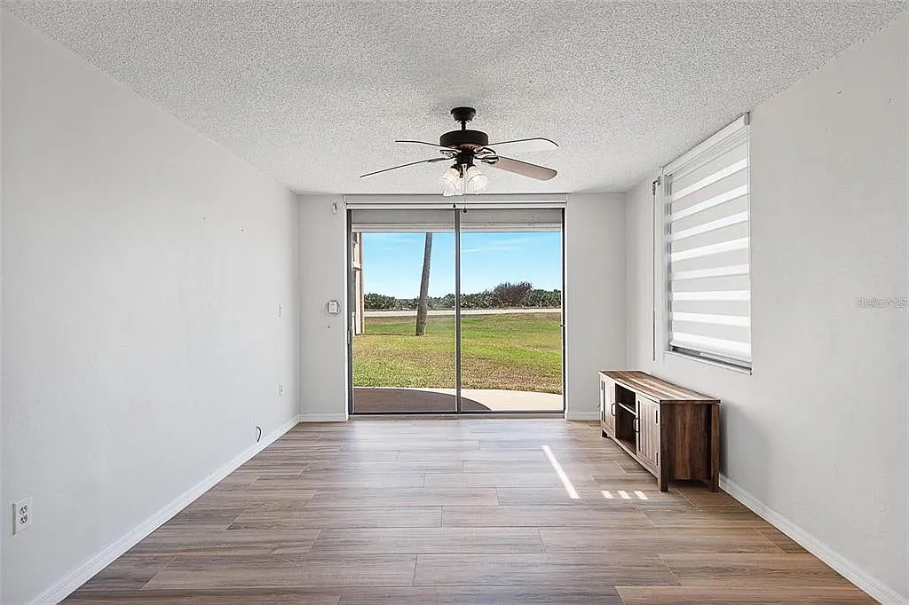 2 bed, 2.0 bath, 1275 sqft, $2,000 — Photo 3