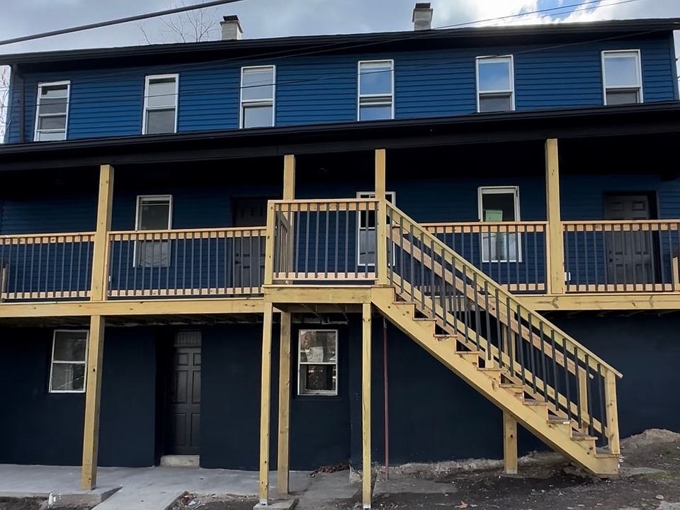 126 Short St on left side of the building